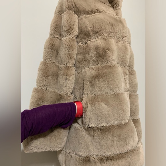 BCBGMaxAzria Hooded Tan Faux Fur Coat - Picture 9 of 17